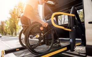 מתקן הרמה לכיסא גלגלים